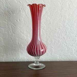 Vintage Hand-blown Bud Vase Optic Swirl Red Ruffle Edge Art Glass‎